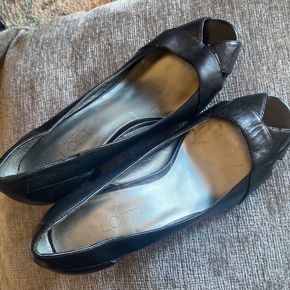 LOFT Leather Heels - Picture 6 of 6